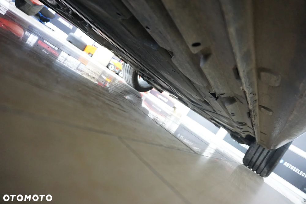 Renault Laguna V6 dCi 235 FAP GT - 16