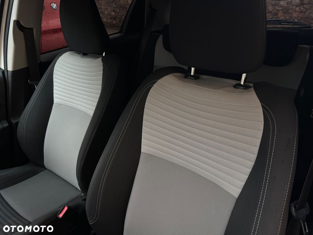 Toyota Yaris - 12