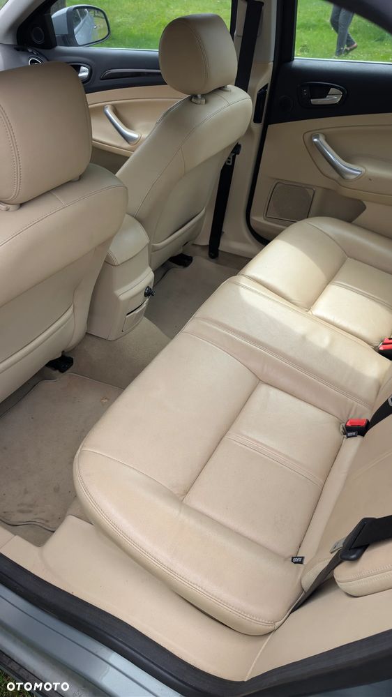 Ford Mondeo 2.5 Ghia - 10