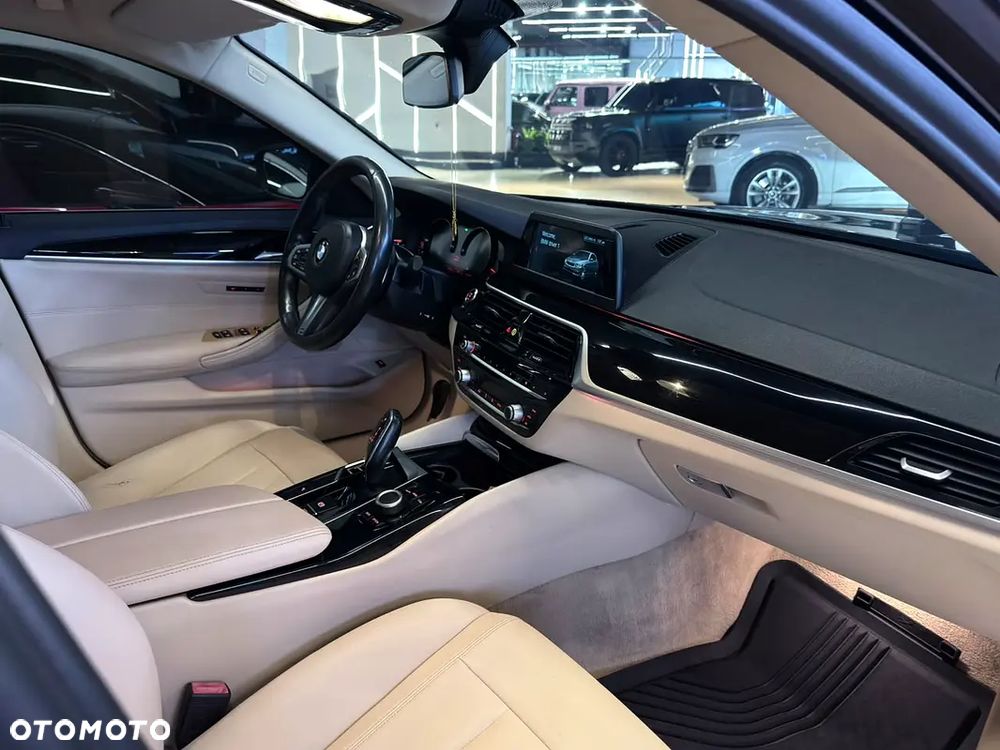 BMW Seria 5 520i M Sport Edition - 15