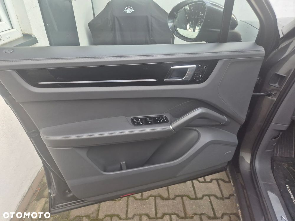 Porsche Cayenne Standard - 21
