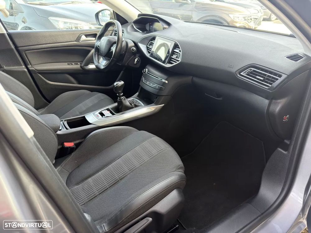 Peugeot 308 SW BlueHDi 130 Allure - 16