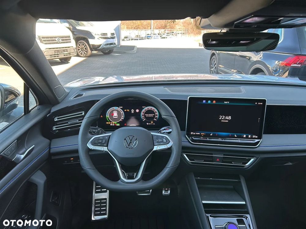 Volkswagen Tiguan - 12