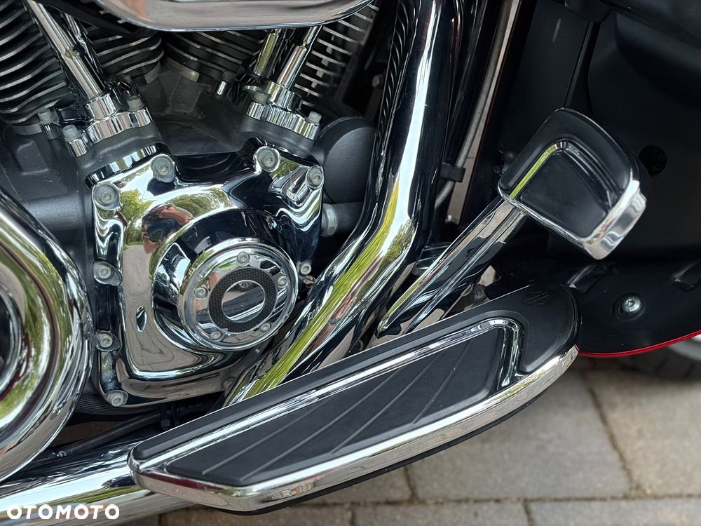 Harley-Davidson CVO Street Glide - 24