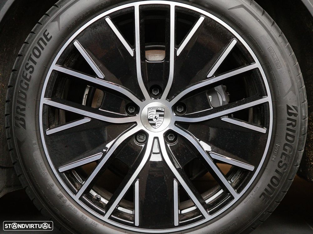 Porsche Macan Electric 4 - 15