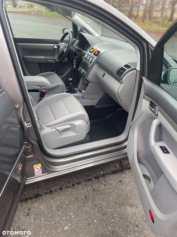 Volkswagen Touran - 11