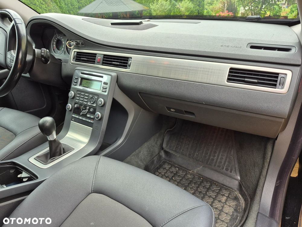 Volvo V70 2010 photo 5