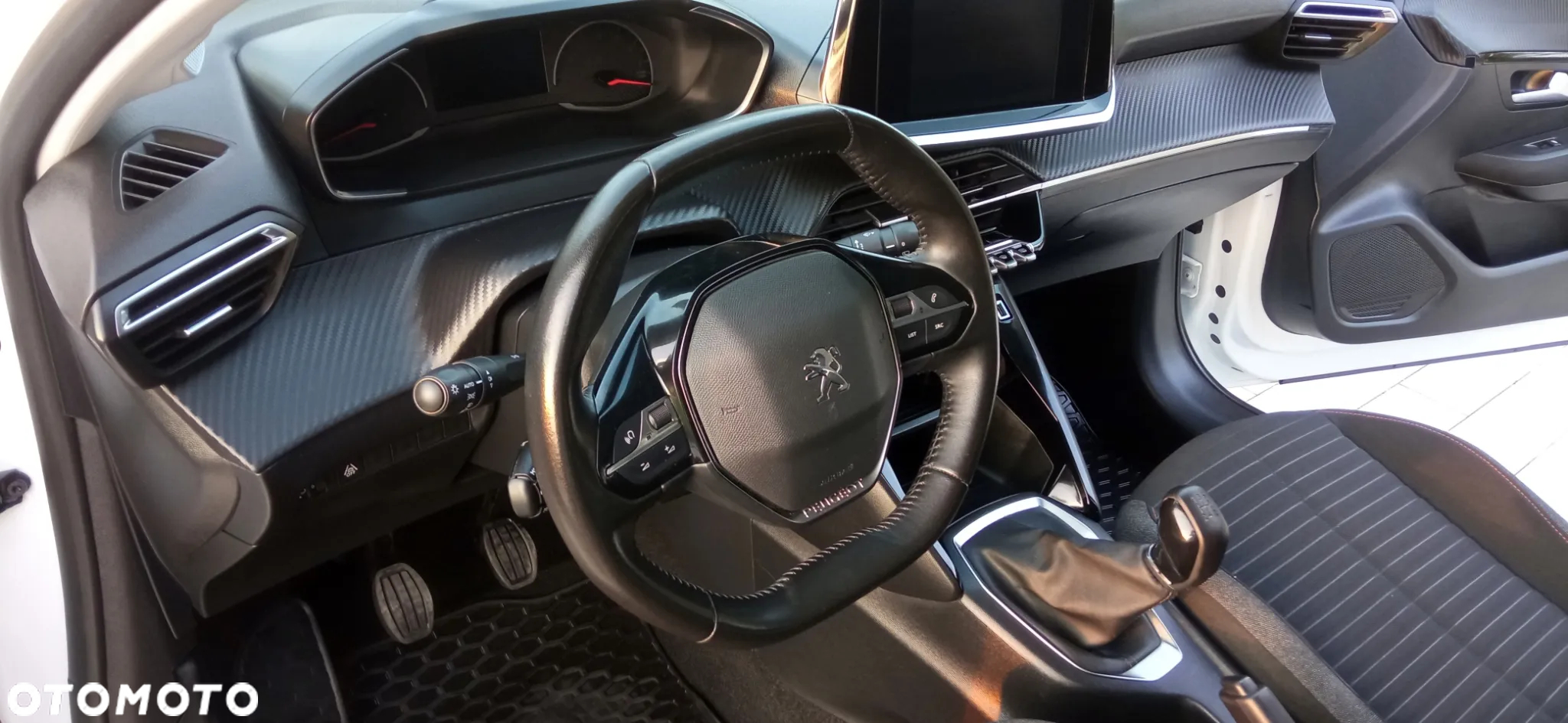 Peugeot 208 - 19