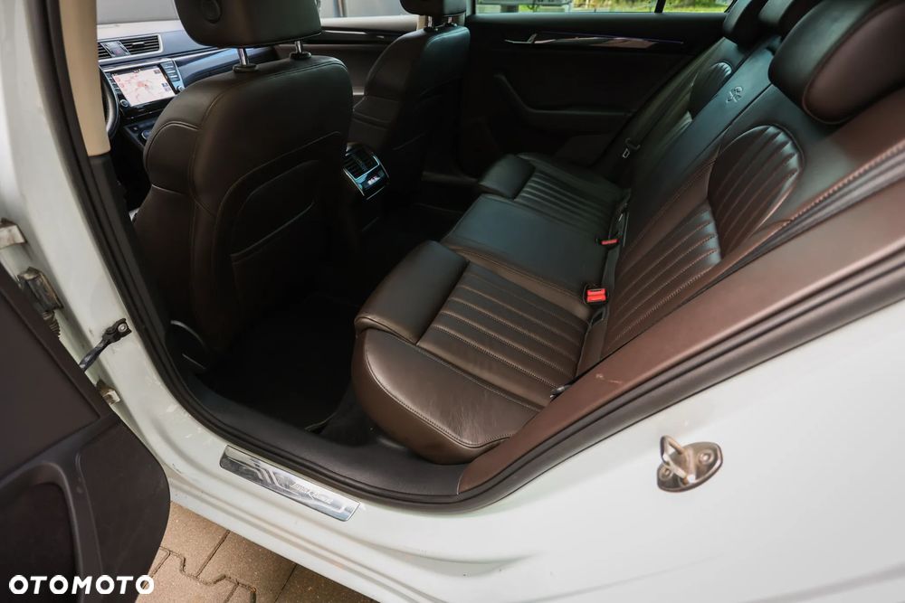 Skoda Superb 2.0 TDI 4x4 L&K DSG - 20