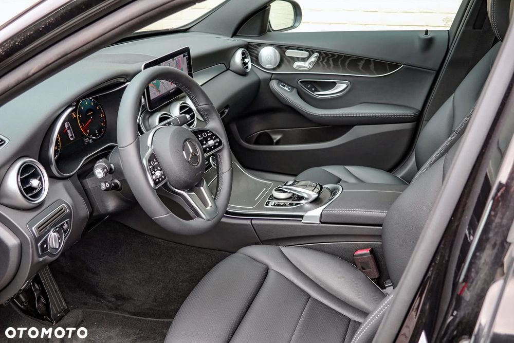 Mercedes-Benz Klasa C 300 4MATIC 9G-TRONIC - 11