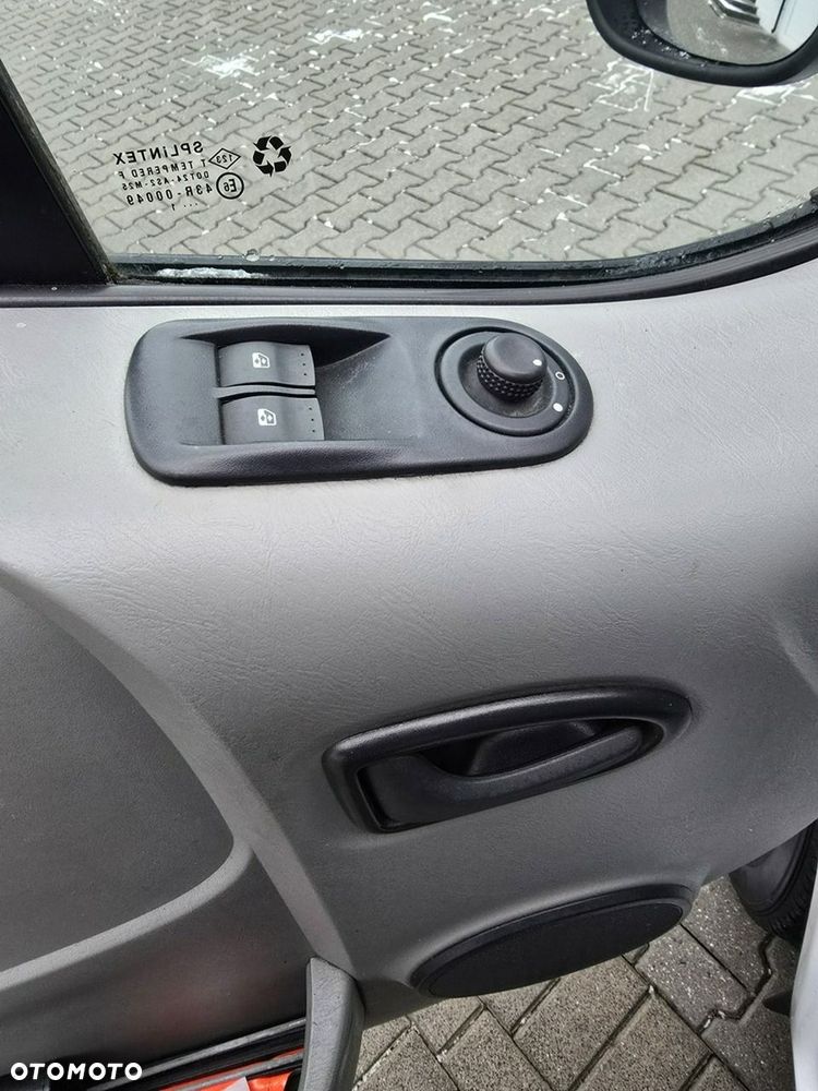 Opel Vivaro - 23