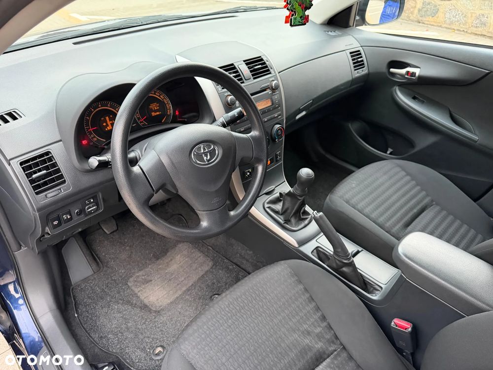 Toyota Corolla - 13