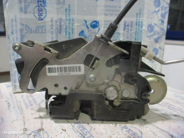 Fecho A6397201735 MERCEDES W639 VITO 2 2008 2.2Cdi 116Cv 5P BRANCO F DRT 4 PINOS - 2