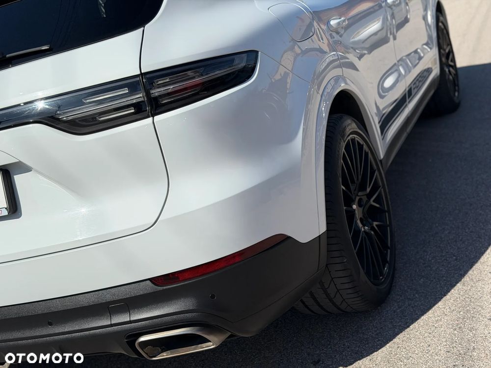 Porsche Cayenne Standard - 40