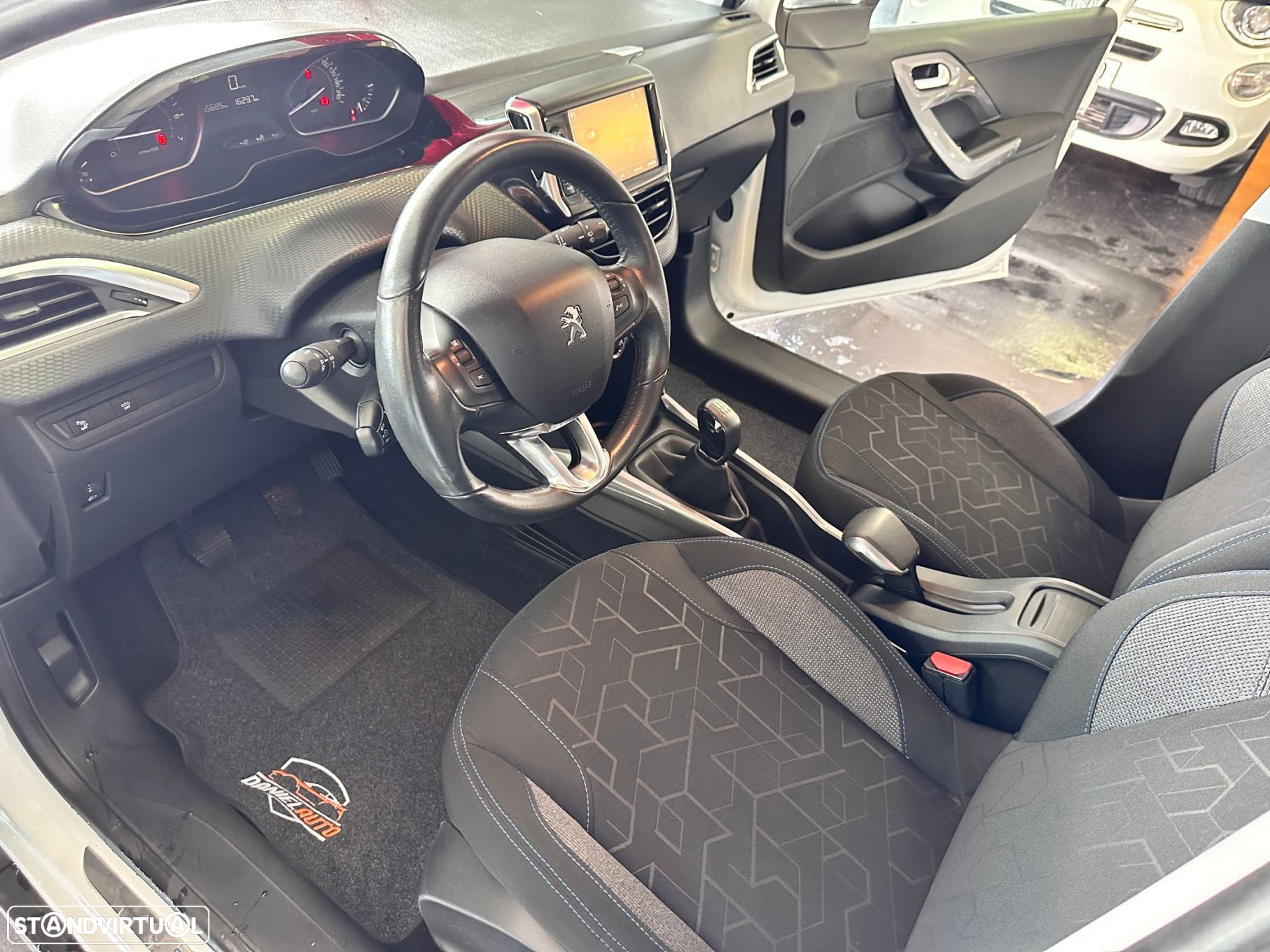 Peugeot 2008 1.2 PureTech Style - 13