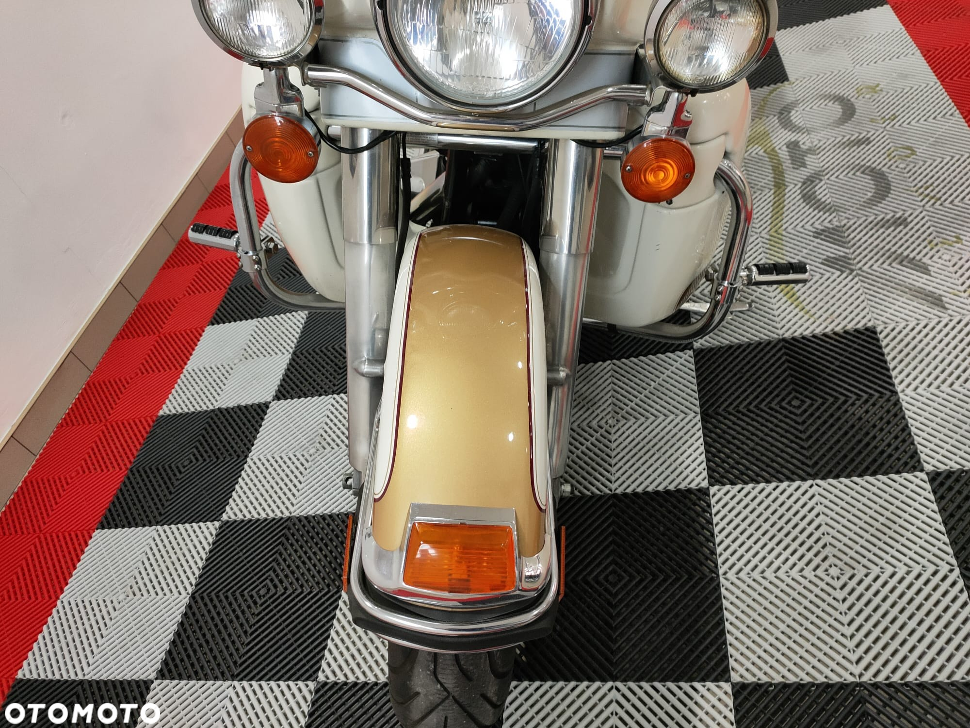 Harley-Davidson FLHTCU Ultra - 17