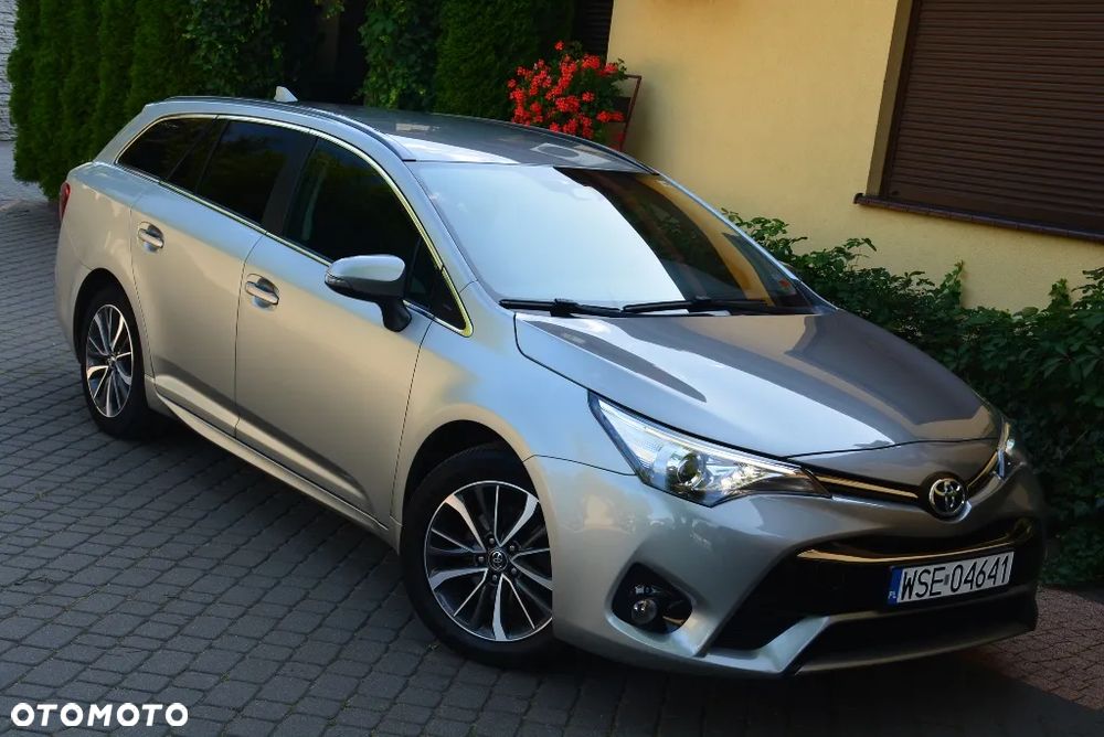 Toyota Avensis 1.8 Premium - 1