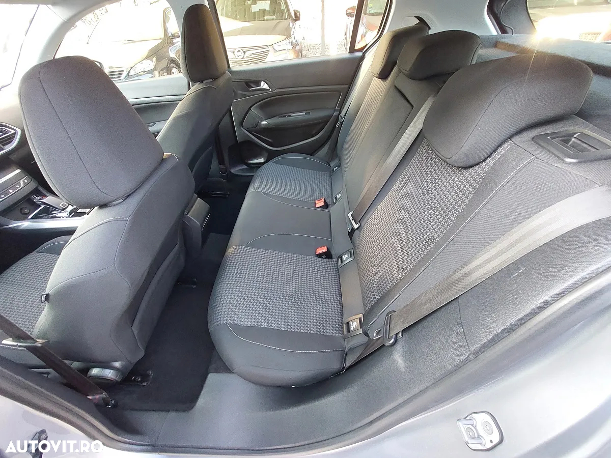 Peugeot 308 1.2 L PureTech Turbo S&S Active Aut. - 9