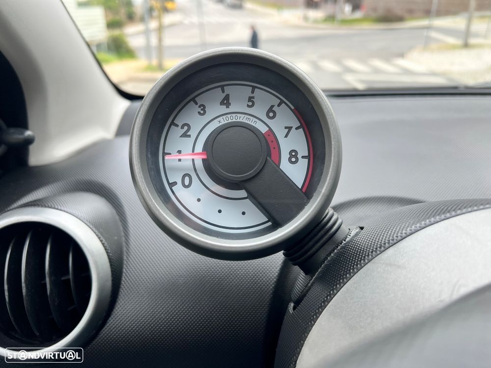 Peugeot 107 1.0 Trendy - 21