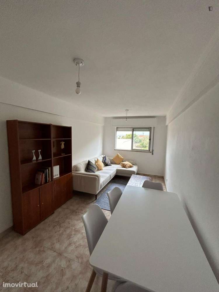 Quarto - localizado em Oeiras Lisbon - Grande imagem: 2/9