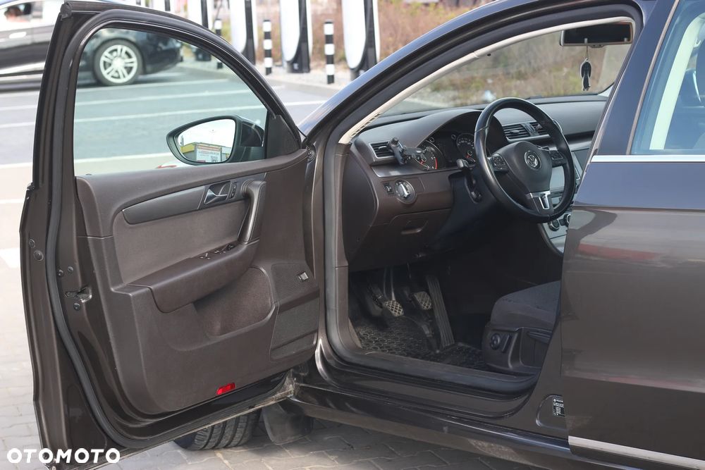 Volkswagen Passat 2.0 TDI Comfortline - 14