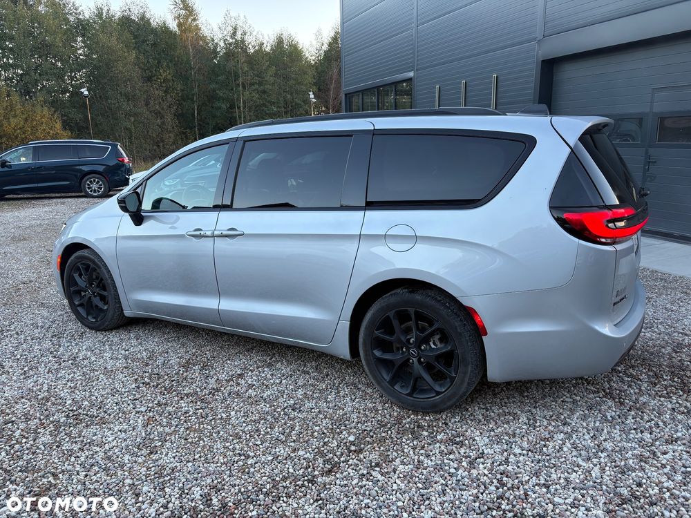 Chrysler Pacifica - 6