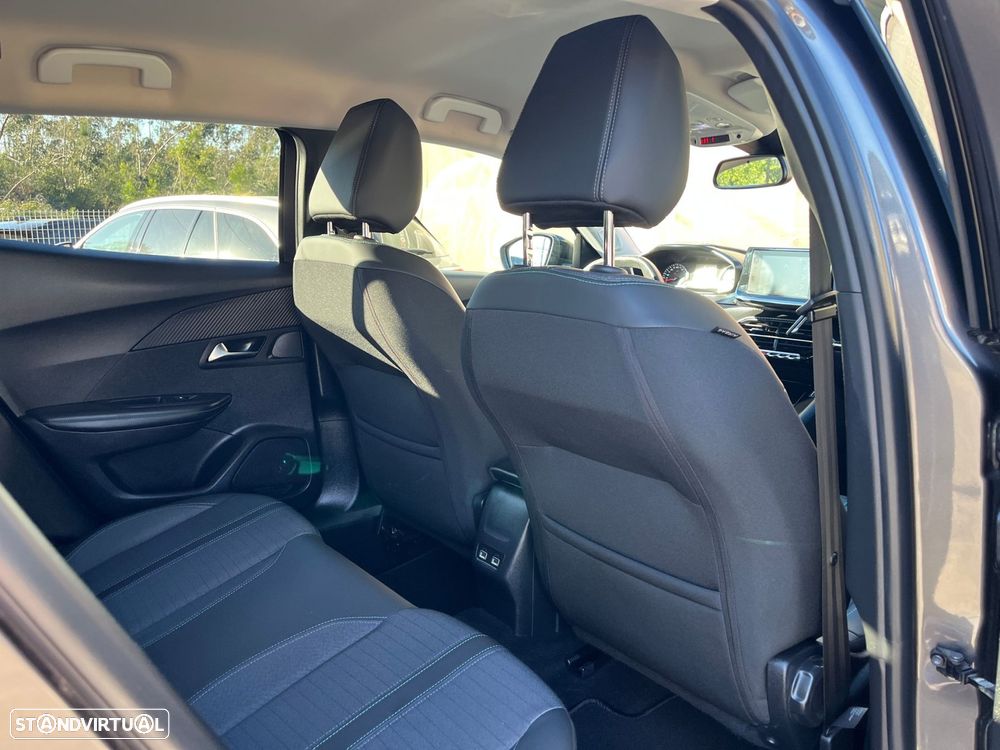 Peugeot 2008 1.5 BlueHDi Allure EAT8 - 47
