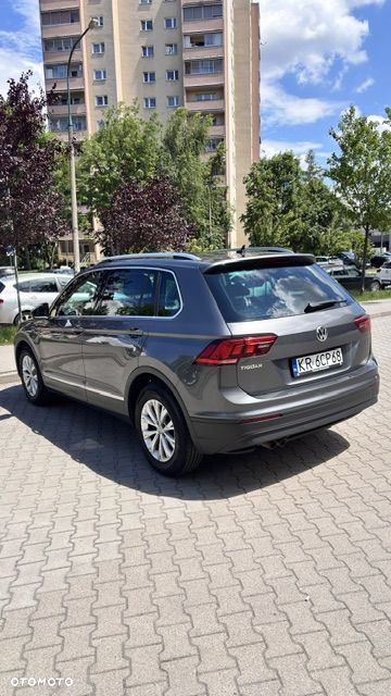 Volkswagen Tiguan - 1