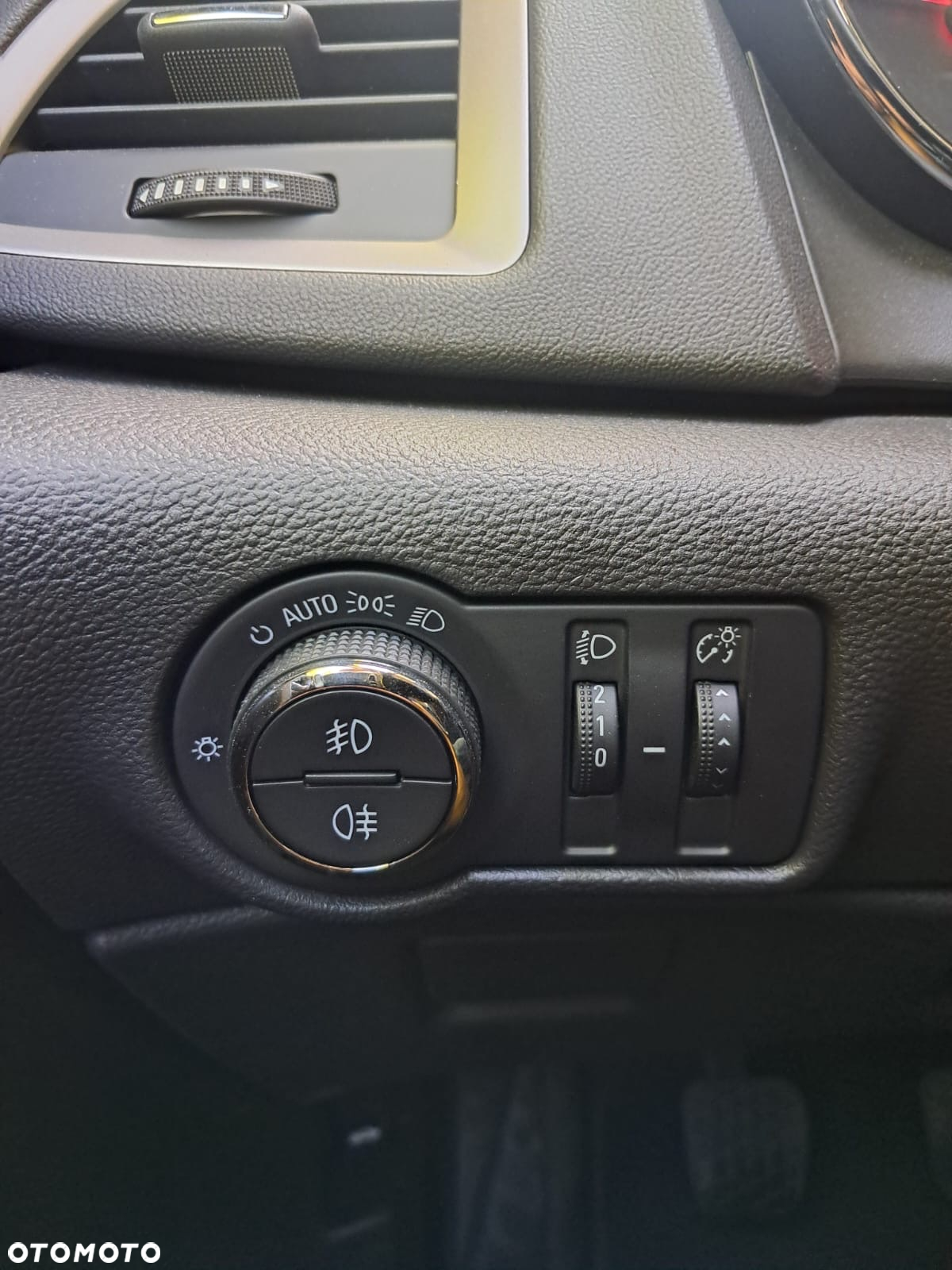 Opel Astra GTC 1.4 Turbo - 23