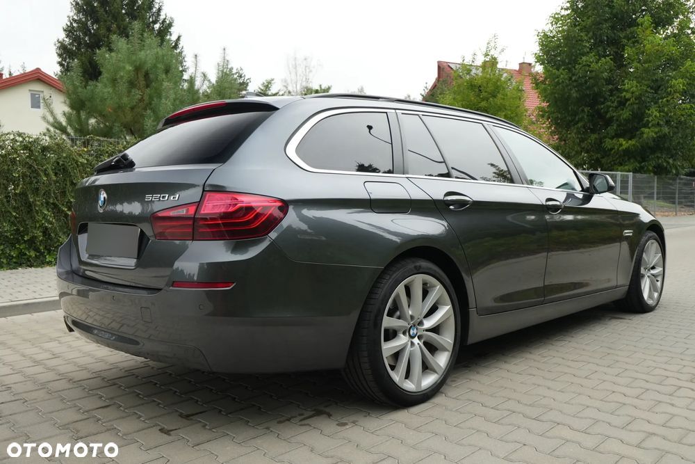BMW Seria 5 520d xDrive Touring - 9