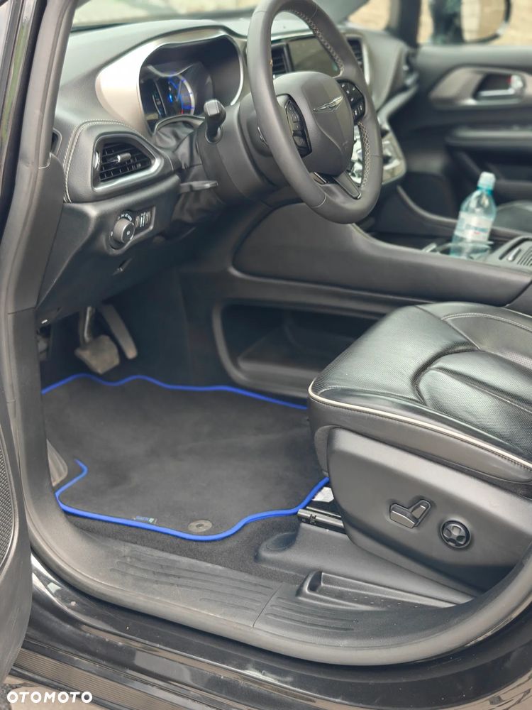Chrysler Pacifica - 18