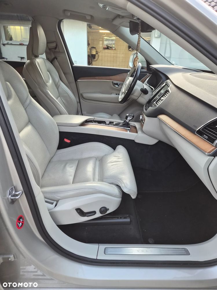 Volvo XC 90 - 9