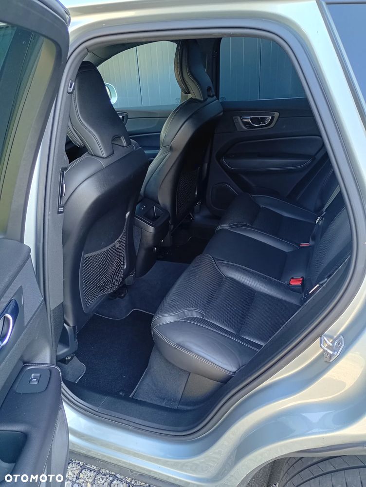 Volvo XC 60 D4 AWD R-Design - 3