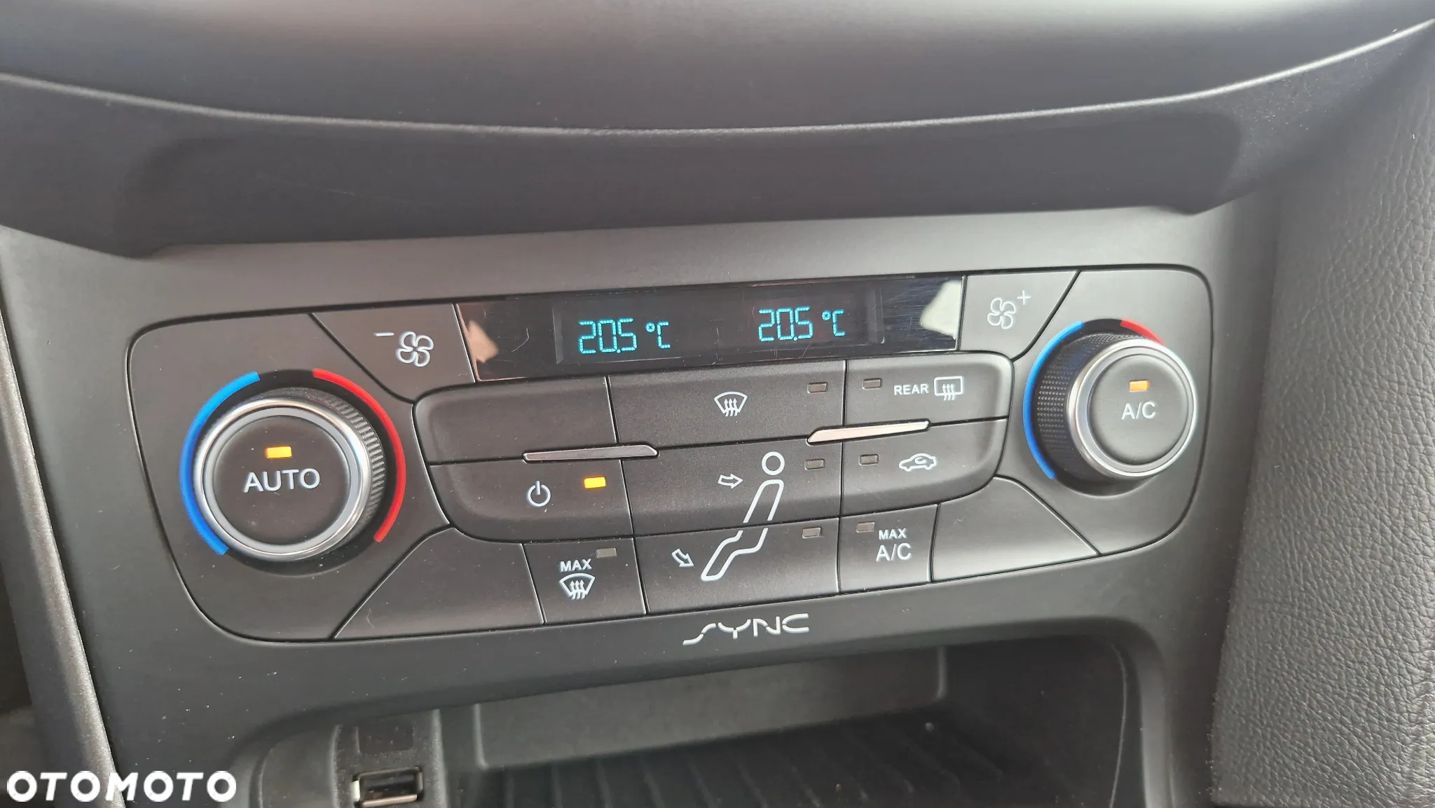 Ford Focus Turnier 1.0 EcoBoost Start-Stopp-System TITANIUM - 10
