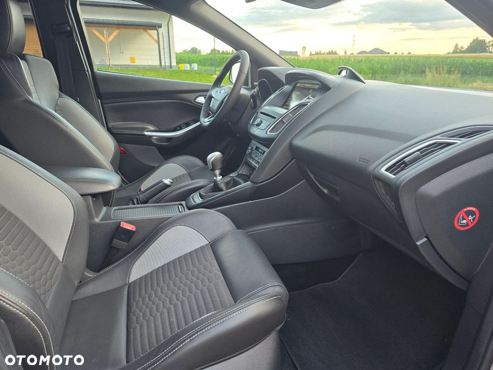 Ford Focus 2.0 EcoBoost ST mit Leder-Sport-Paket - 16