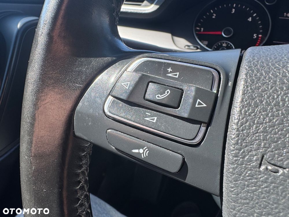Volkswagen Passat 1.6 TDI Comfortline - 25