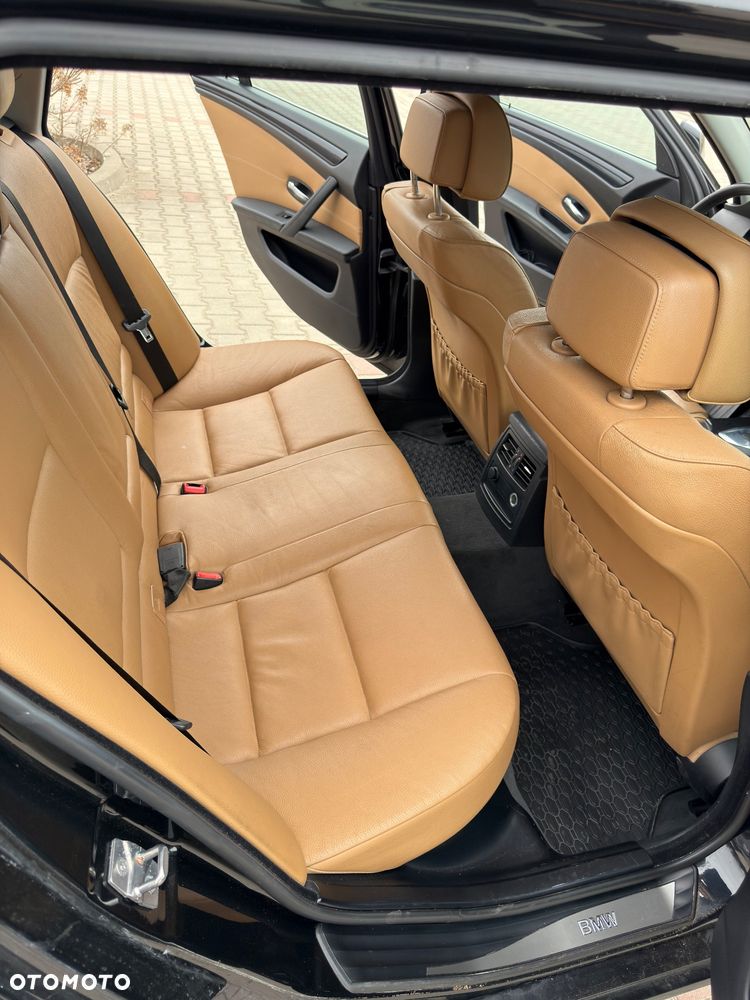 BMW Seria 5 525d xDrive - 11