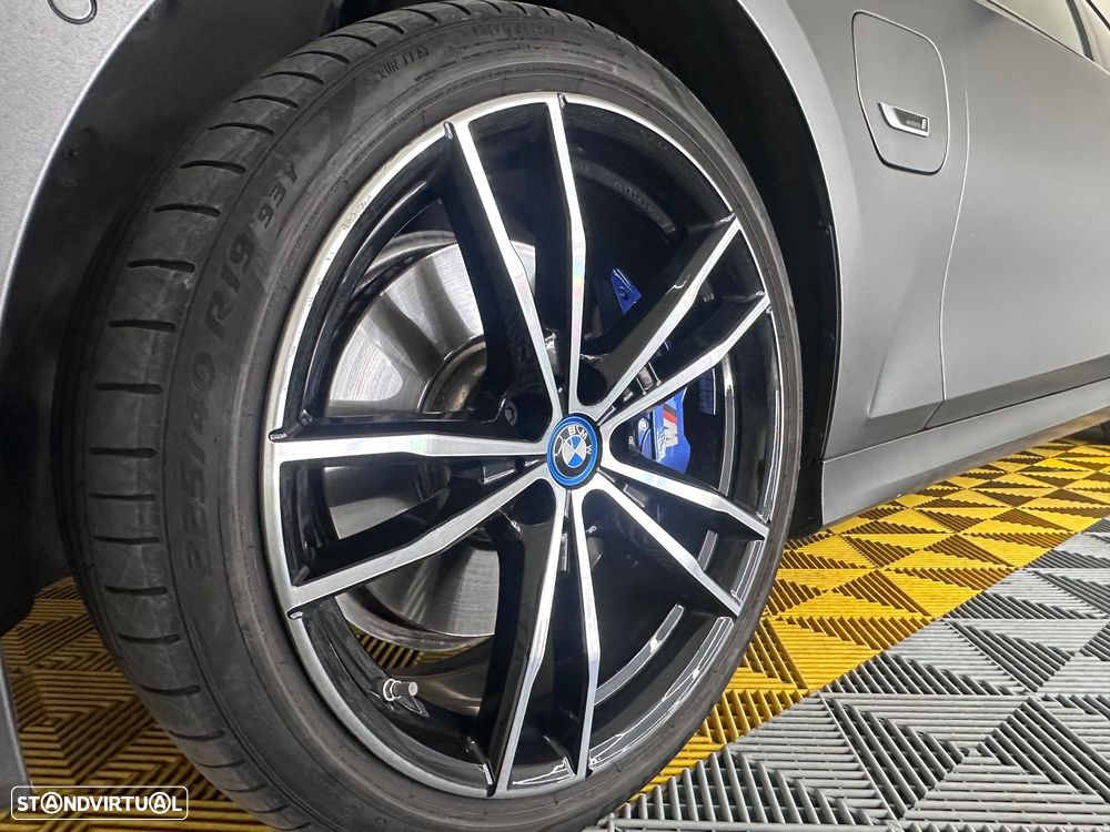 BMW 330 e Pack M Auto - 8
