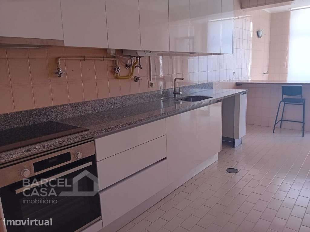 Apartamento T2 Duplex para arrendar no centro de Barcelos - Grande imagem: 2/14