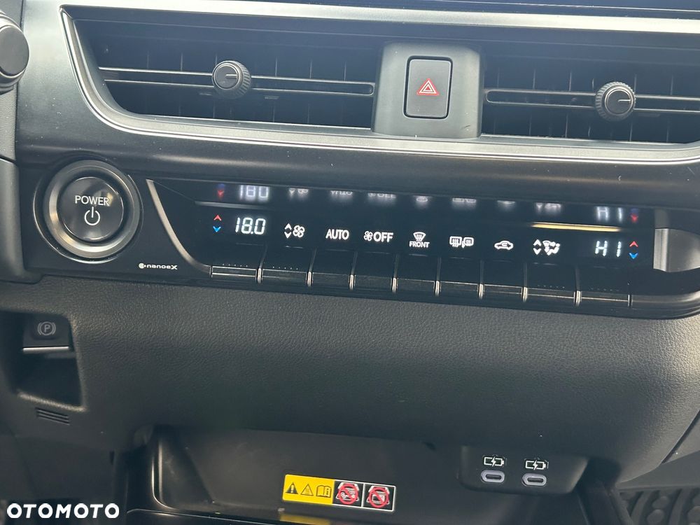 Lexus UX 250h F Sport 2WD - 20