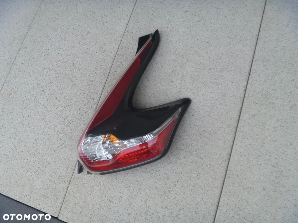NISSAN JUKE I F15 LIFT LAMPA TYLNA PRAWA IGŁA ORYGINAŁ 26550-BV80B EUROPA - 2