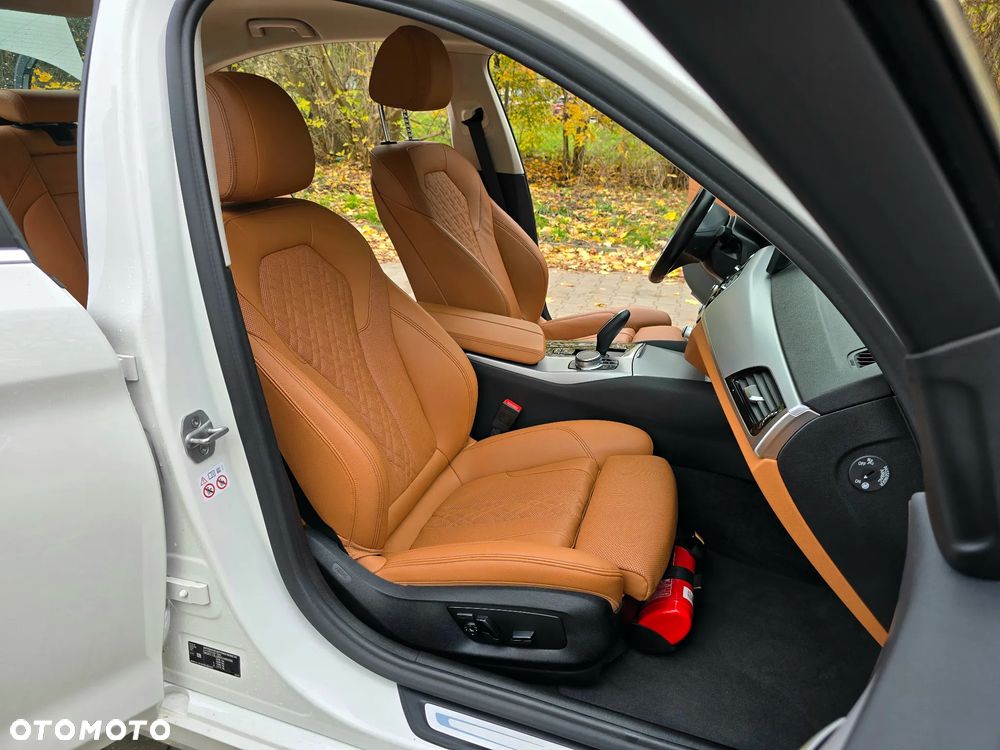 BMW Seria 5 518d Luxury Line sport - 29