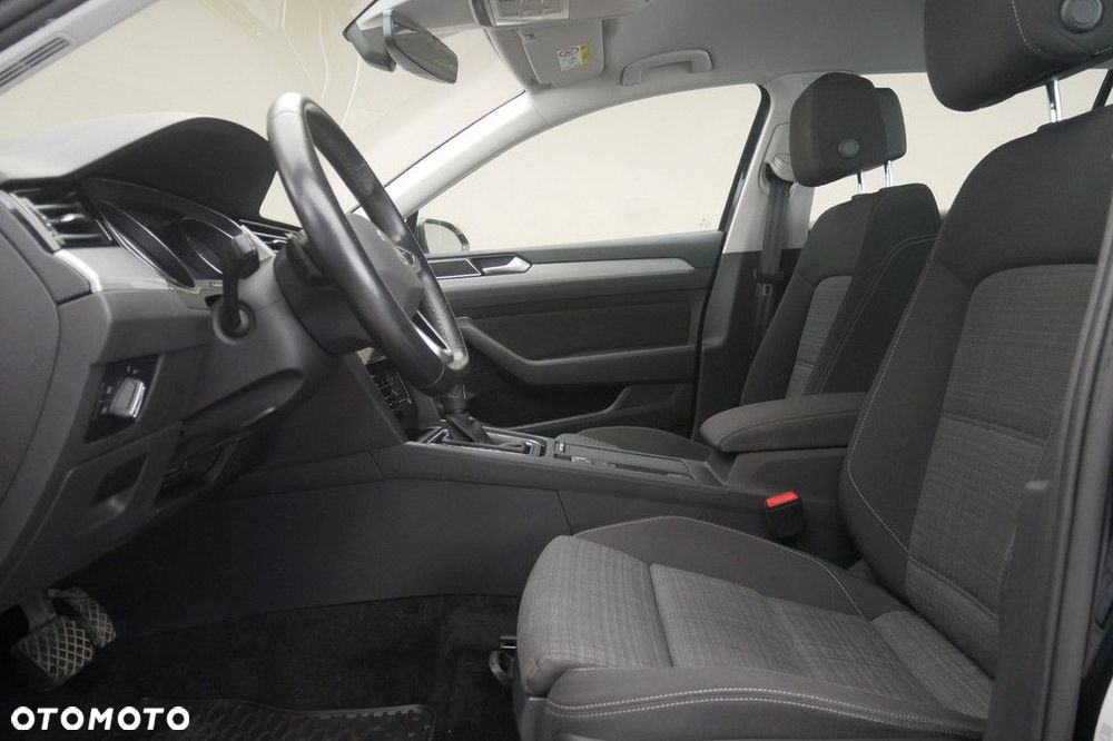 Volkswagen Passat Variant 2.0 TSI Business DSG - 12