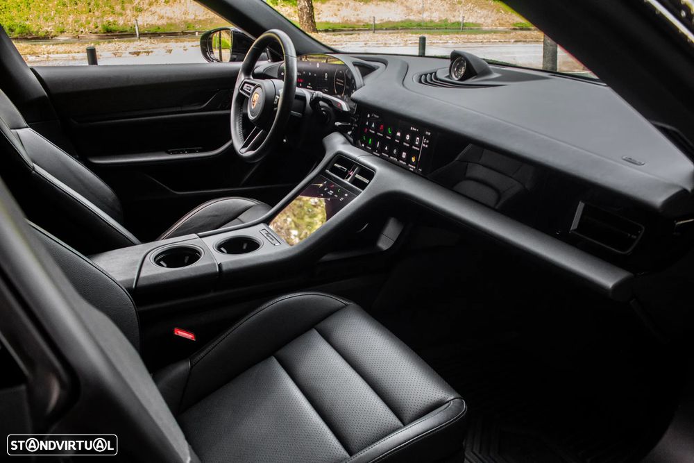 Porsche Taycan Cross Turismo 4 - 29