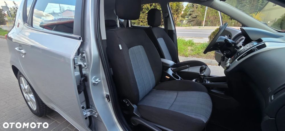 Kia Ceed 1.4 CVVT Dream-Team Edition - 32