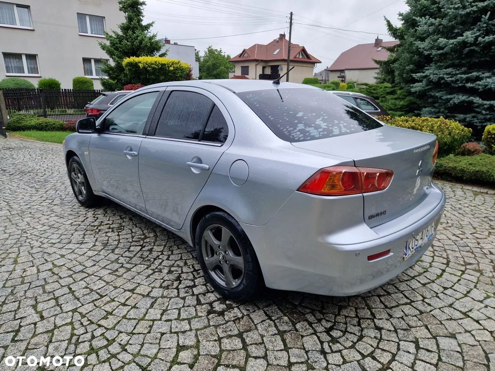 Mitsubishi Lancer 1.5 Invite - 10