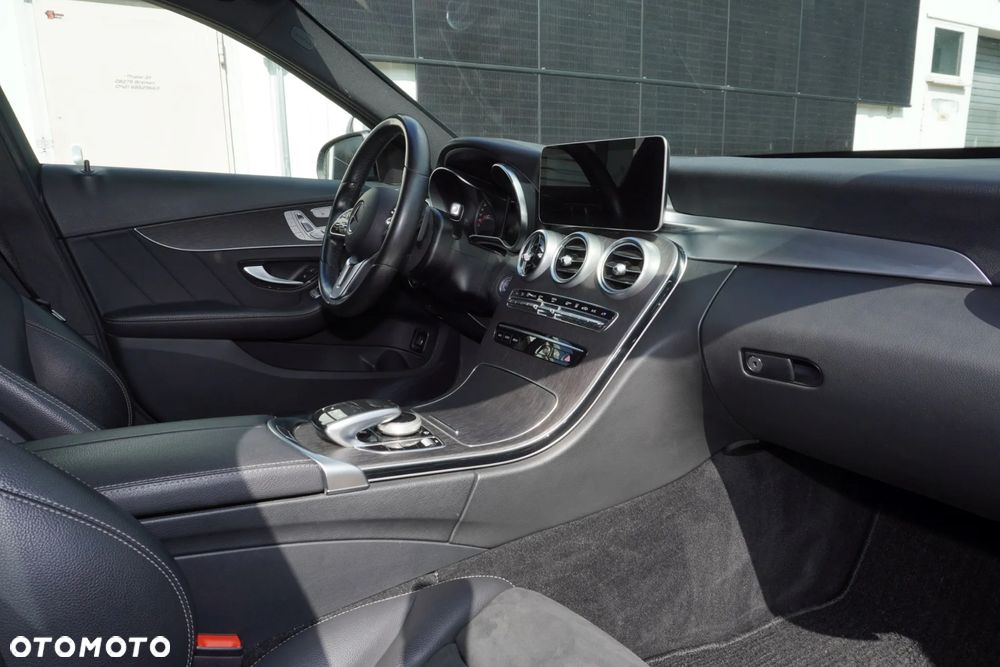 Mercedes-Benz Klasa C 300 de 9G-TRONIC - 21