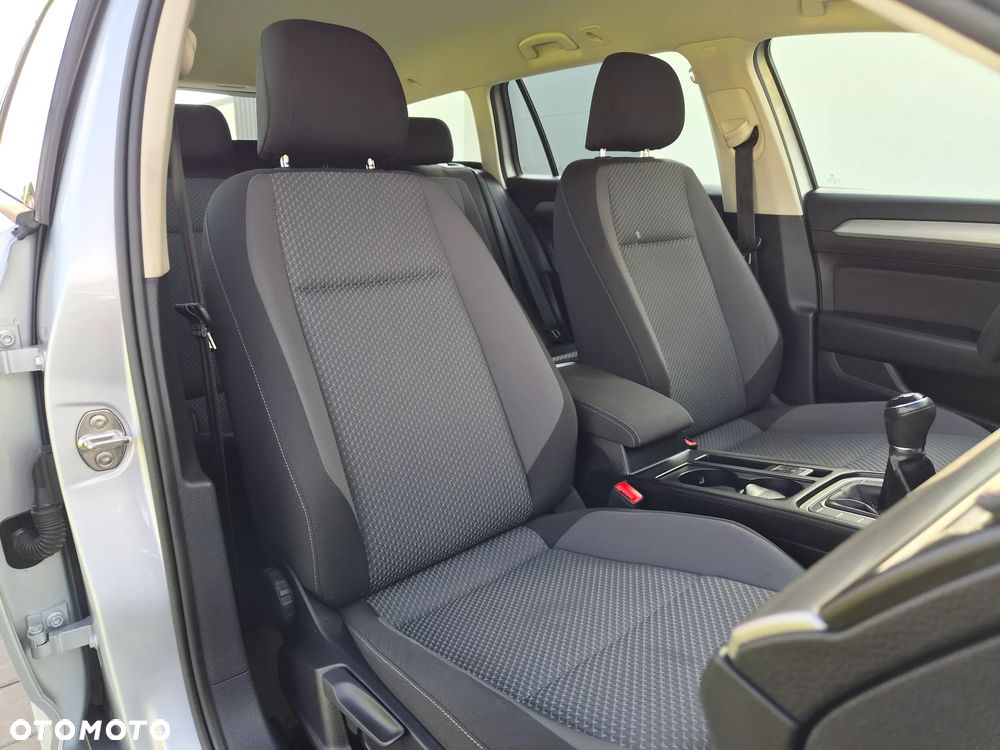 Volkswagen Passat 1.6 TDI BMT Trendline - 24