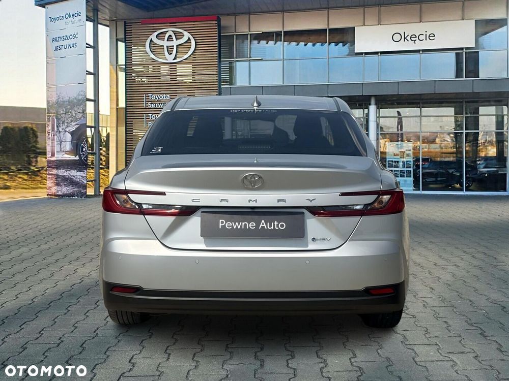 Toyota Camry - 4