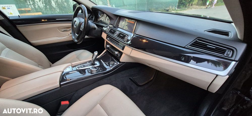 BMW Seria 5 525d Aut. Luxury Line - 34